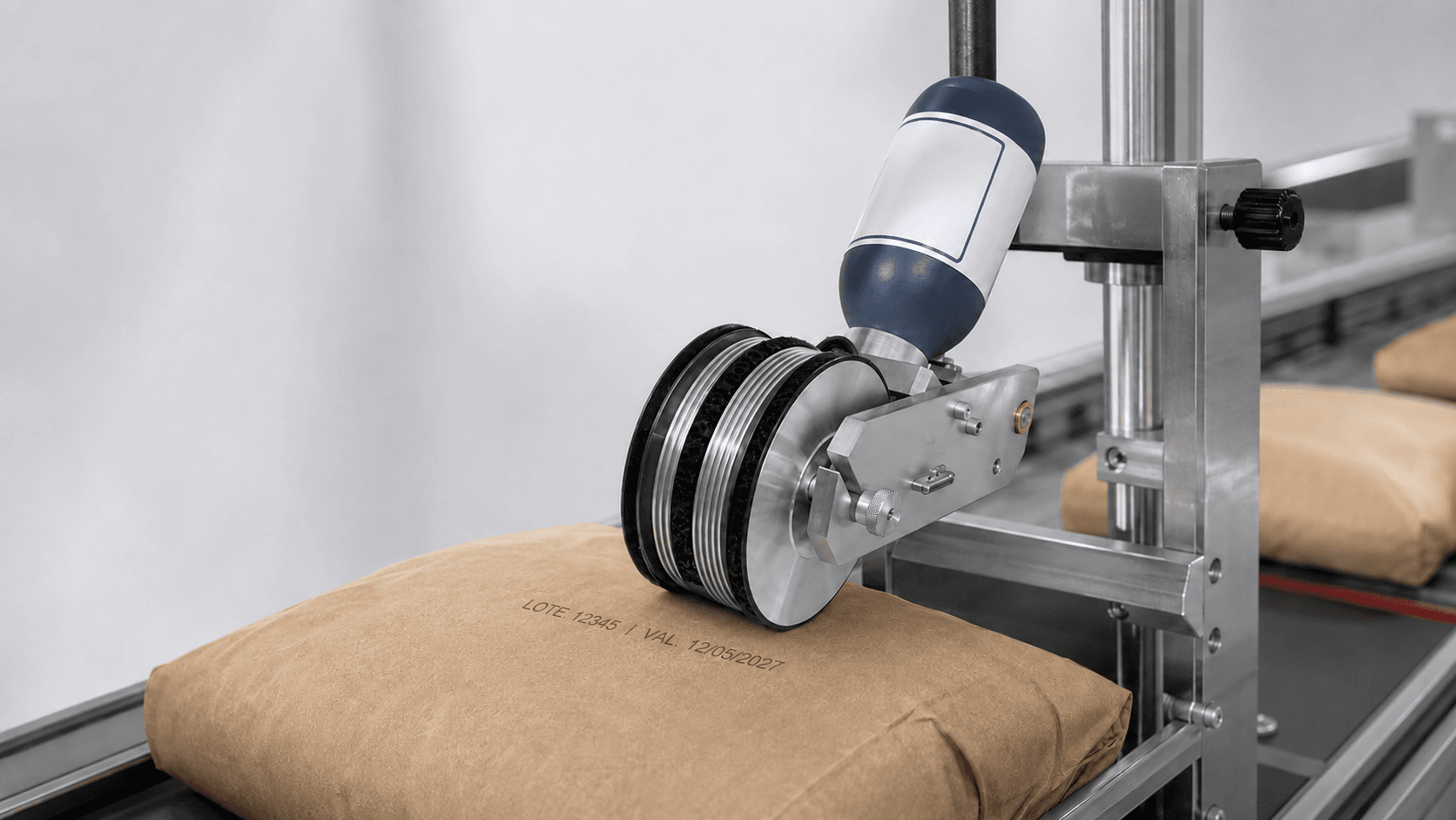 Datador Superior Rotativo instalado sobre uma linha de sacos